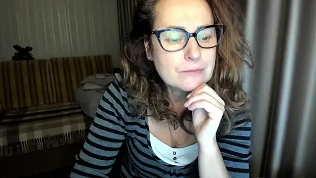 lauraoven online show from November 29, 2025, 3:12 pm