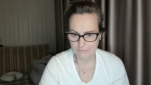 Snapshot of lauraoven chatting on February 6, 2025, 7:18 pm lauraoven online show from February 6, 2025, 7:18 pm