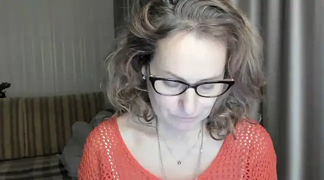 Snapshot of lauraoven chatting on February 4, 2025, 5:45 pm lauraoven online show from February 4, 2025, 5:45 pm