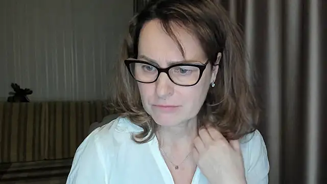 Snapshot of lauraoven chatting on February 25, 2025, 4:25 pm lauraoven online show from February 25, 2025, 4:25 pm