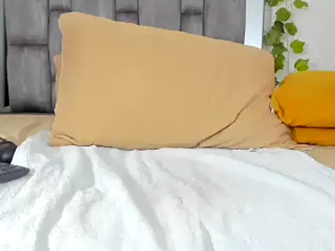 Snapshot of alyssia_ocean chatting on October 4, 2025, 12:39 pm alyssia ocean online show from October 4, 2025, 12:39 pm