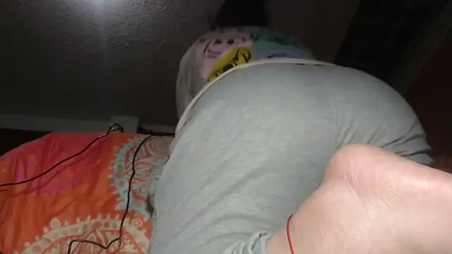 Snapshot of prettyangelsquirt chatting on April 16, 2026, 12:00 am prettyangelsquirt online show from April 16, 2026, 12:00 am