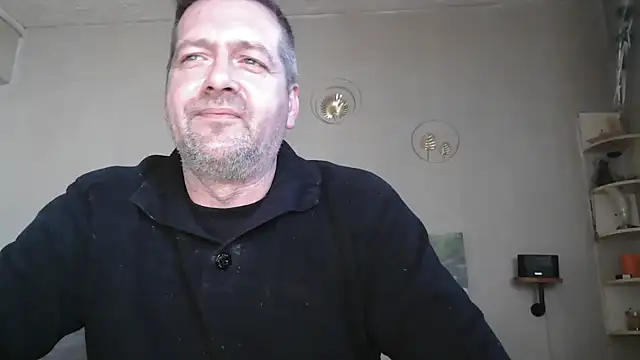 Snapshot of matrikes1 chatting on April 14, 2026, 4:45 pm matrikes1 online show from April 14, 2026, 4:45 pm