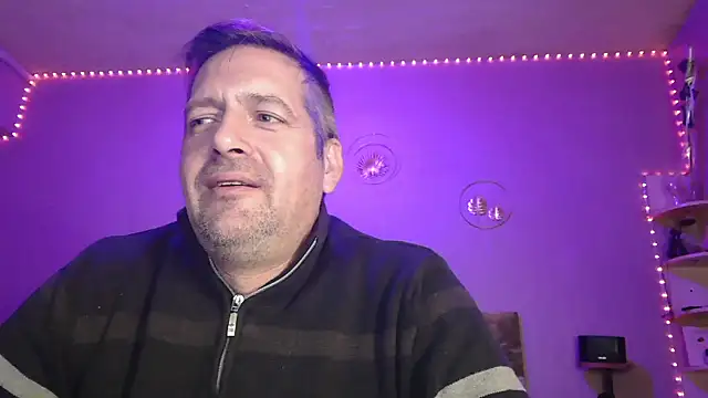 Snapshot of matrikes1 chatting on December 22, 2025, 5:57 pm matrikes1 online show from December 22, 2025, 5:57 pm