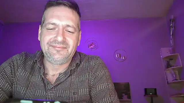 Snapshot of matrikes1 chatting on March 28, 2026, 11:28 pm matrikes1 online show from March 28, 2026, 11:28 pm