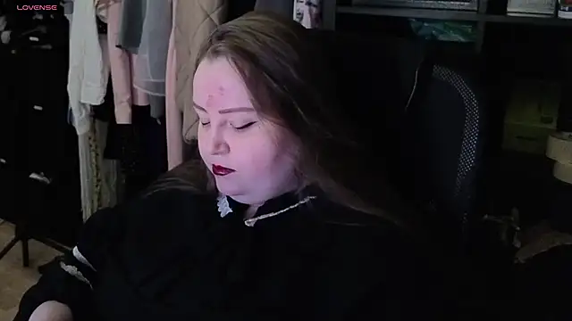 EMMA  CONNOR online show from October 17, 2025, 12:14 am