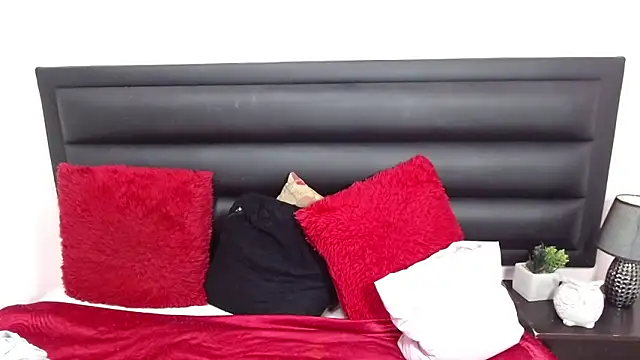 sensual nataliee online show from November 7, 2025, 3:38 pm