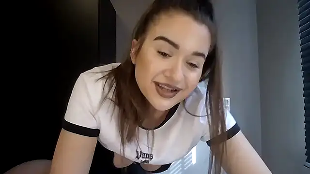 Snapshot of avajade chatting on February 16, 2026, 11:42 am avajade online show from February 16, 2026, 11:42 am