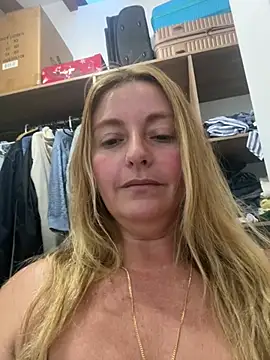 Snapshot of moniquerainx chatting on June 19, 2026, 11:20 pm moniquerainx online show from June 19, 2026, 11:20 pm