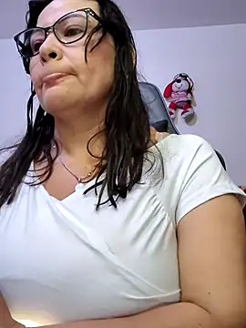 Snapshot of esmeralda_milf chatting on May 23, 2026, 8:41 pm esmeralda milf online show from May 23, 2026, 8:41 pm