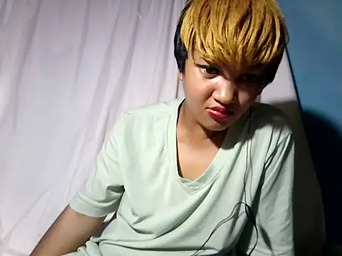 Snapshot of AVRILA chatting on October 1, 2025, 6:07 am AVRILA online show from October 1, 2025, 6:07 am
