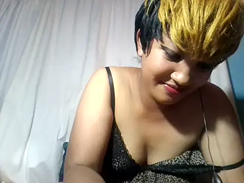 Snapshot of AVRILA chatting on September 22, 2025, 11:49 am AVRILA online show from September 22, 2025, 11:49 am