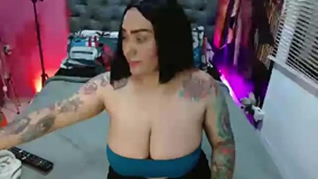 JEENEVIEVE online show from April 22, 2026, 6:25 pm