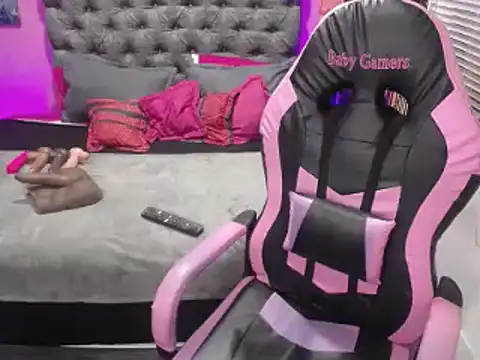 JEENEVIEVE online show from March 20, 2025, 6:09 pm