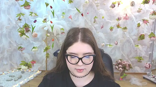 NicoleFoxery online show from May 27, 2026, 3:25 am