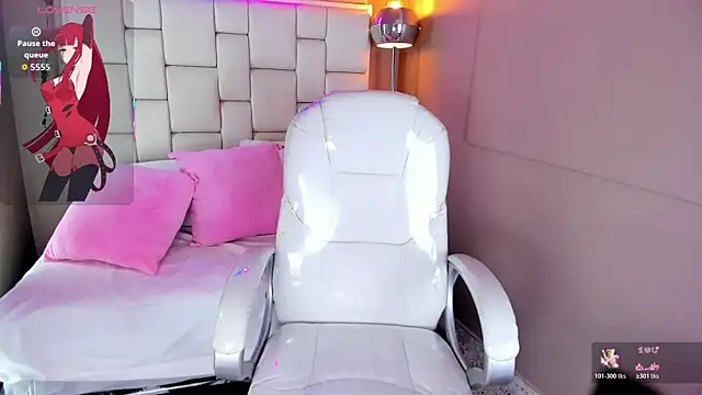 karoline 18 online show from November 6, 2025, 12:53 pm