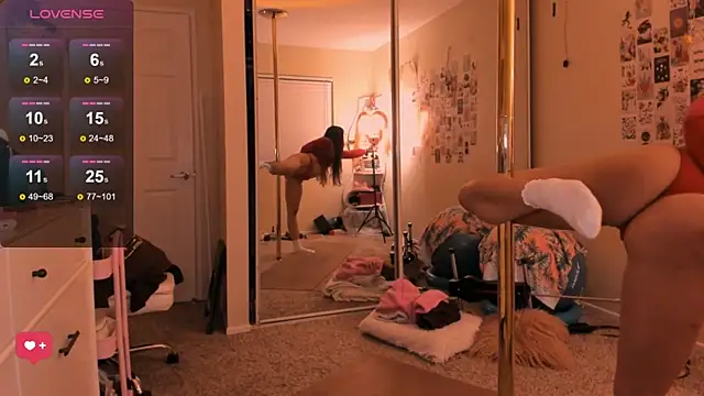 Evie-Luna online show from October 12, 2025, 2:46 am