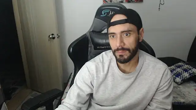 Snapshot of samuelgarcia_ chatting on November 7, 2025, 8:19 am samuelgarcia online show from November 7, 2025, 8:19 am