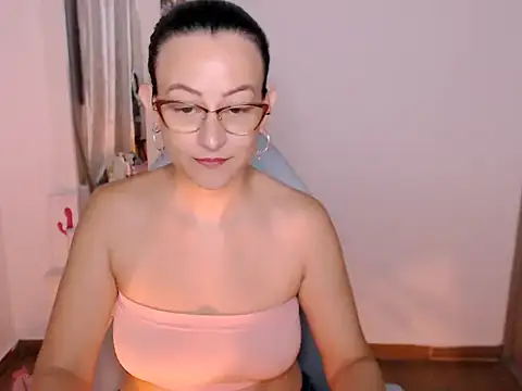 BOREAL MOON online show from May 15, 2026, 1:47 am