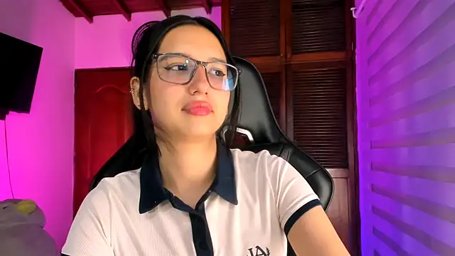 Snapshot of Luniverse chatting on November 7, 2025, 2:27 am Luniverse online show from November 7, 2025, 2:27 am