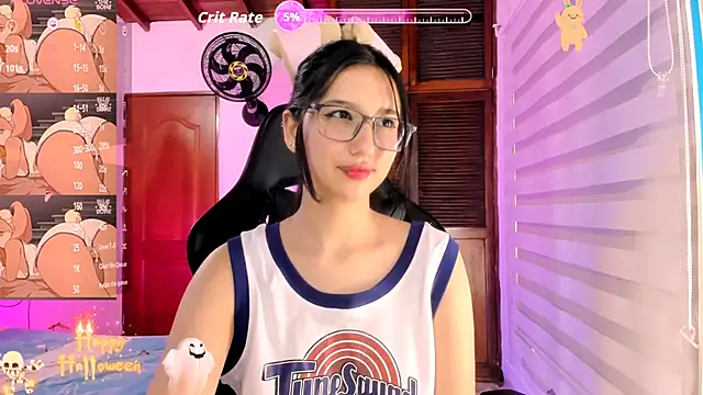 Snapshot of Luniverse chatting on October 31, 2025, 5:09 pm Luniverse online show from October 31, 2025, 5:09 pm