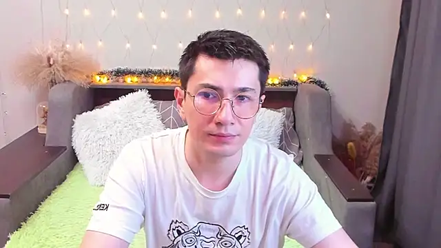 Yumi steve online show from March 2, 2025, 8:35 pm