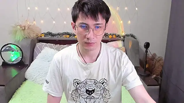 Yumi steve online show from October 23, 2025, 5:44 pm