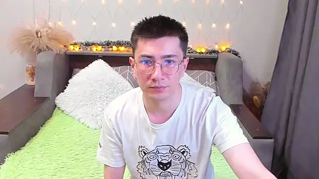 Yumi steve online show from February 9, 2025, 8:45 pm