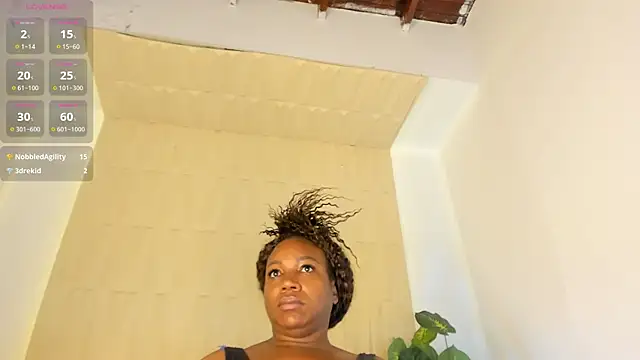 Snapshot of mia_pineda chatting on May 27, 2026, 9:38 am mia pineda online show from May 27, 2026, 9:38 am