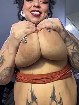 Snapshot of PrincessLauren420 chatting on December 19, 2025, 11:40 pm PrincessLauren420 online show from December 19, 2025, 11:40 pm