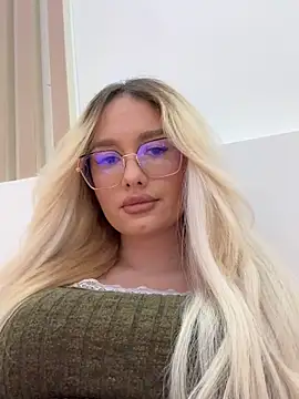 mollyxxx online show from October 22, 2025, 4:01 am