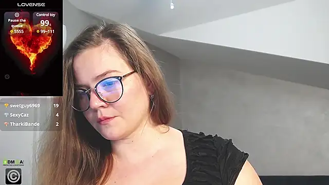 Snapshot of KellyKleine chatting on February 26, 2025, 2:27 pm KellyKleine online show from February 26, 2025, 2:27 pm