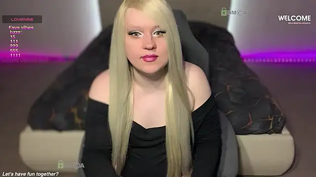 camsmiley online show from May 12, 2026, 9:43 pm