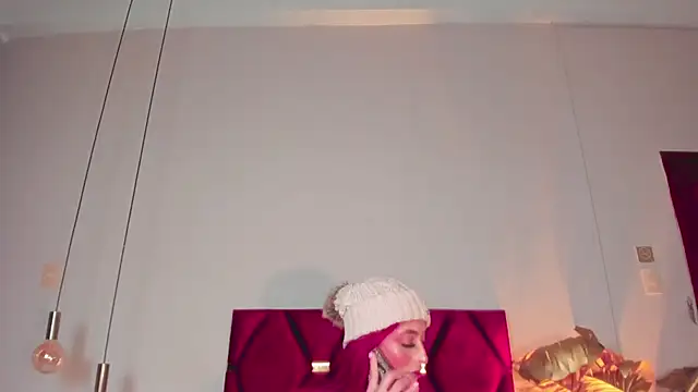 JupiteFox online show from November 28, 2025, 1:17 am