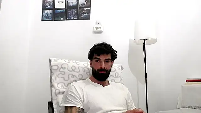 Snapshot of Verycutex chatting on March 4, 2026, 5:31 pm Verycutex online show from March 4, 2026, 5:31 pm