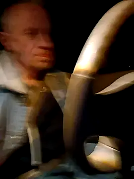 Snapshot of Makowboy chatting on October 23, 2025, 1:37 am Makowboy online show from October 23, 2025, 1:37 am