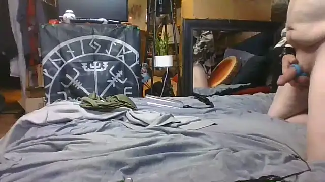 Snapshot of Makowboy chatting on December 2, 2025, 3:36 pm Makowboy online show from December 2, 2025, 3:36 pm