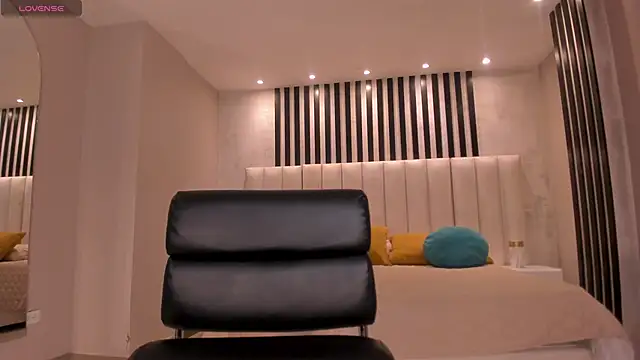 MiaRoberts1 online show from March 19, 2026, 12:16 pm