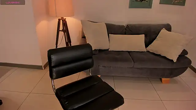 MiaRoberts1 online show from November 9, 2025, 11:47 am