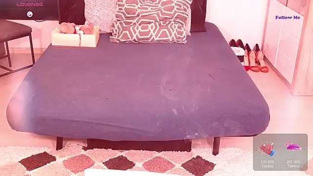 Alenny11 online show from December 18, 2025, 4:17 am