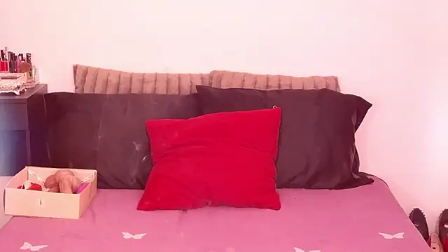 Alenny11 online show from March 26, 2026, 4:11 am