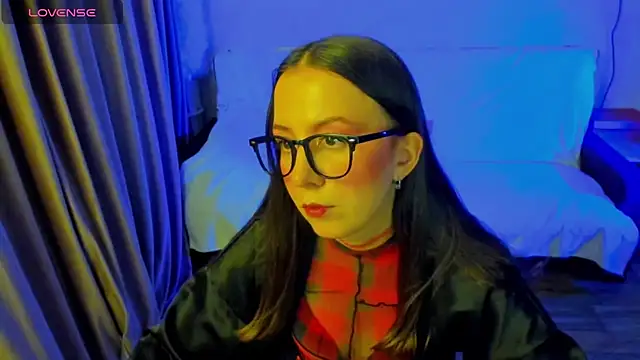 CurlySteph online show from July 14, 2026, 7:53 pm