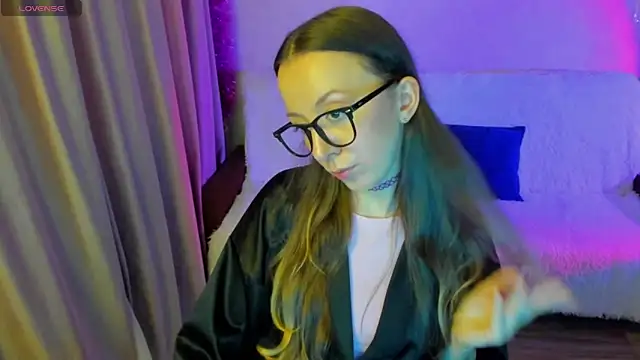 Snapshot of CurlySteph chatting on September 21, 2025, 3:28 pm CurlySteph online show from September 21, 2025, 3:28 pm