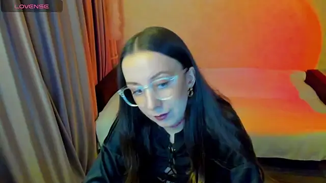 Snapshot of CurlySteph chatting on April 4, 2026, 4:35 pm CurlySteph online show from April 4, 2026, 4:35 pm