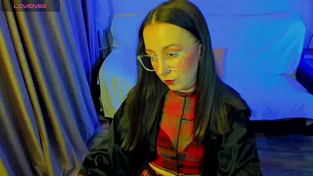 CurlySteph online show from July 15, 2026, 6:37 pm