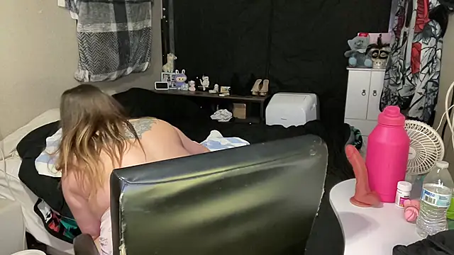 Snapshot of magicsparkles chatting on January 16, 2026, 2:15 am magicsparkles online show from January 16, 2026, 2:15 am