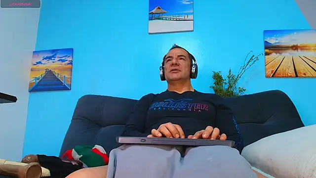 juanses n toro online show from October 4, 2025, 1:12 pm