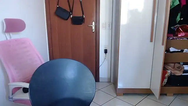 bustycarly online show from November 22, 2025, 12:37 pm