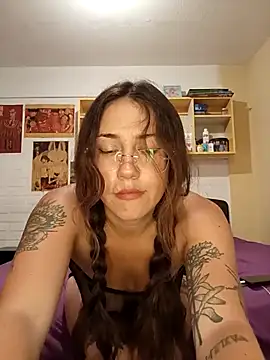 Snapshot of sereluxz chatting on February 7, 2026, 6:21 am sereluxz online show from February 7, 2026, 6:21 am