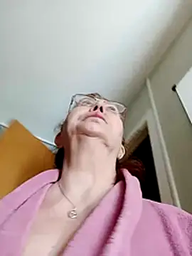 Hottie-Mom online show from May 29, 2026, 7:25 am